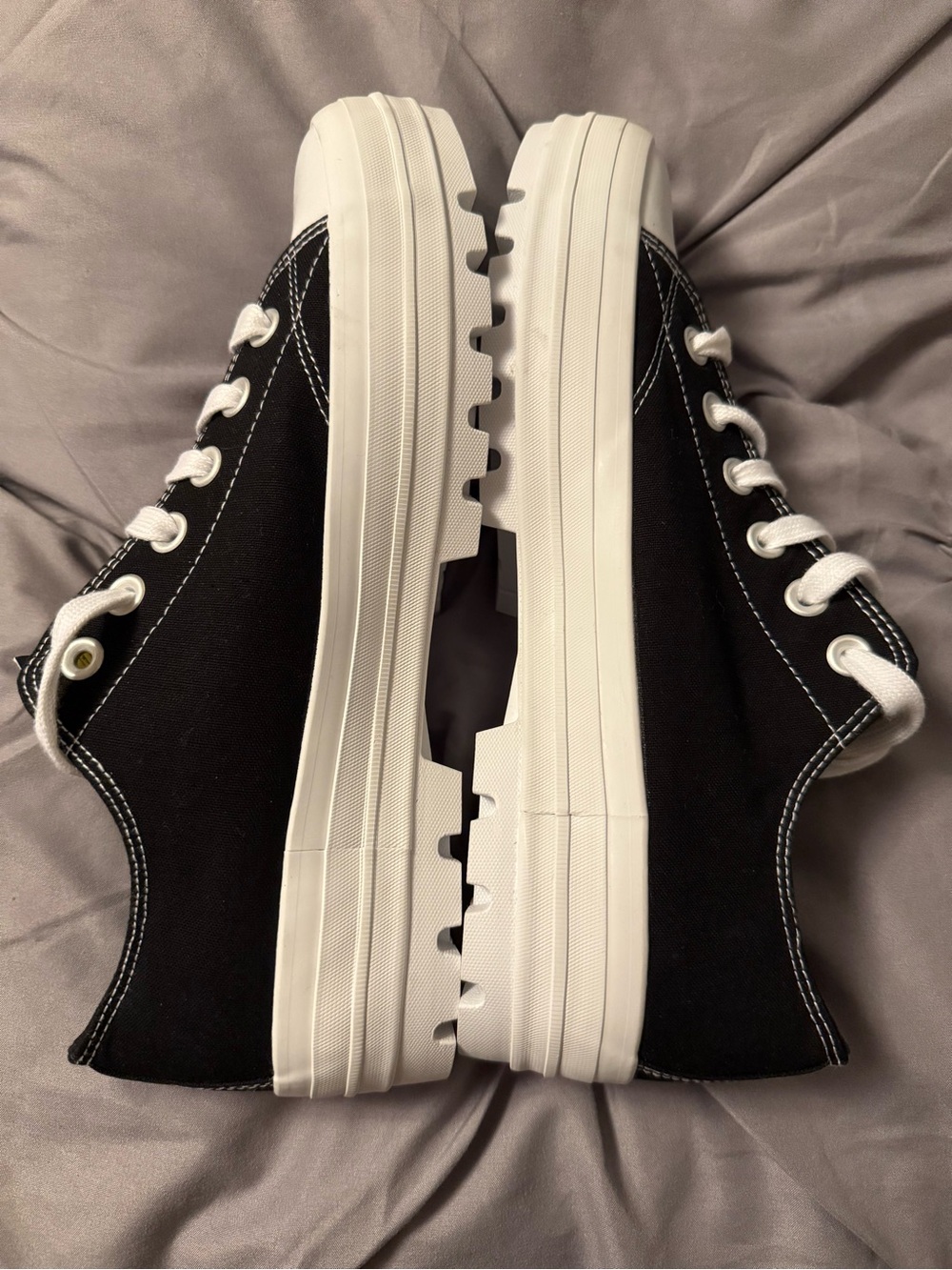 NWT No Boundaries size 11 memory foam shoes
